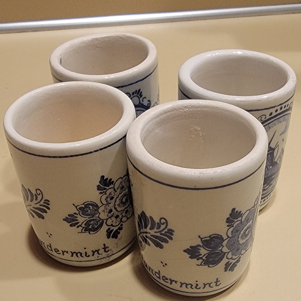 Set of 4 vintage shot glasses. Vandermint Delft Blue